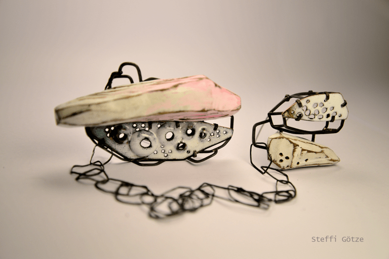 Stefi Goetze, Inside outside, double brooch - menzione speciale Klimt02 Gioielli in Fermento 2015