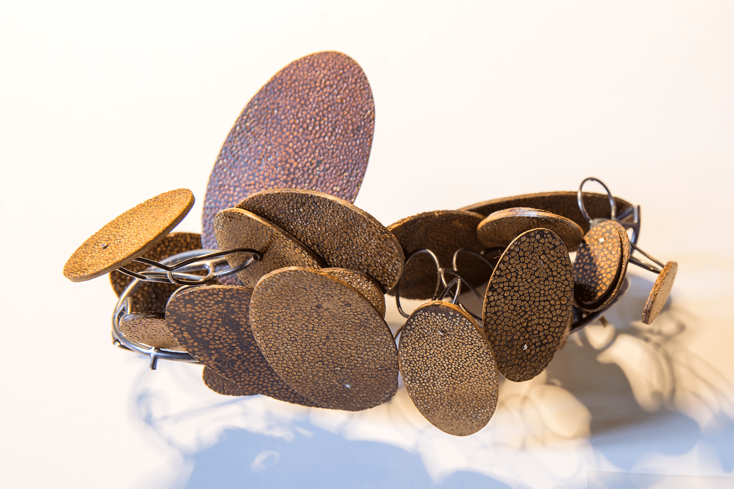 Rachael Colley - Sha-green brooch Gioielli in Fermento 2018